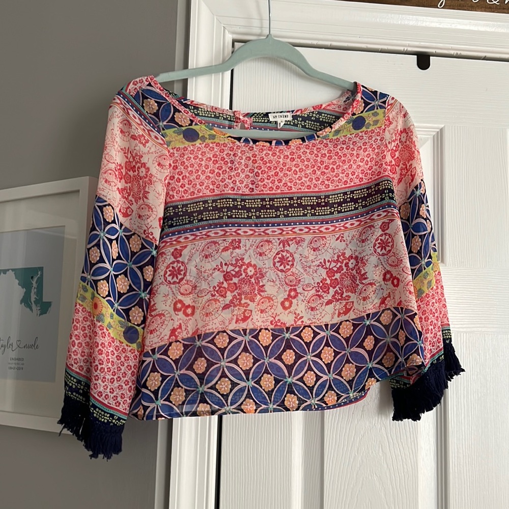 Women’s multicolor top with fridge sleeves